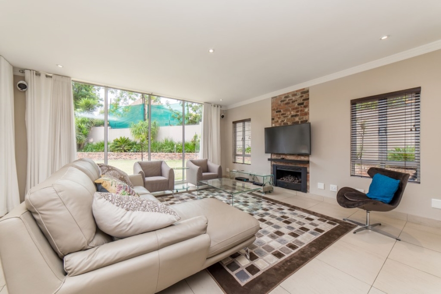 To Let 4 Bedroom Property for Rent in Bryanston Gauteng