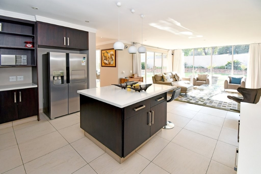 To Let 4 Bedroom Property for Rent in Bryanston Gauteng
