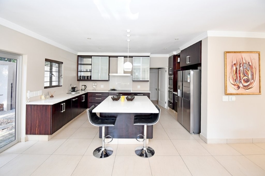 To Let 4 Bedroom Property for Rent in Bryanston Gauteng