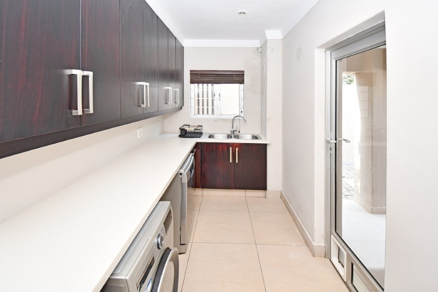 To Let 4 Bedroom Property for Rent in Bryanston Gauteng