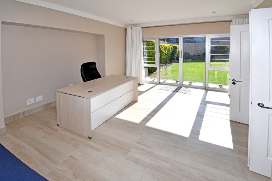 To Let 4 Bedroom Property for Rent in Bryanston Gauteng