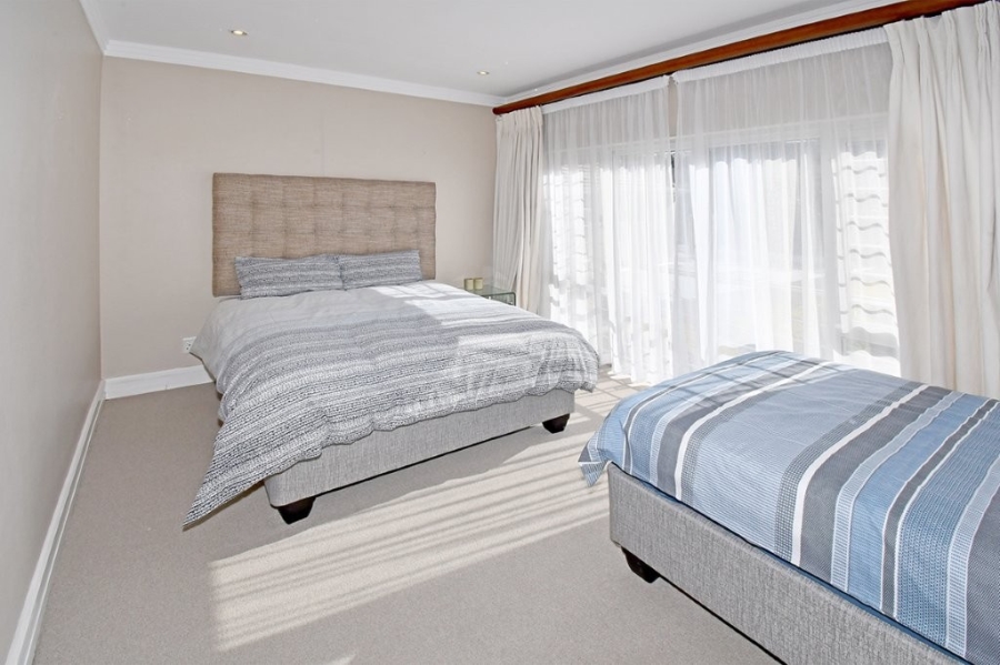 To Let 4 Bedroom Property for Rent in Bryanston Gauteng