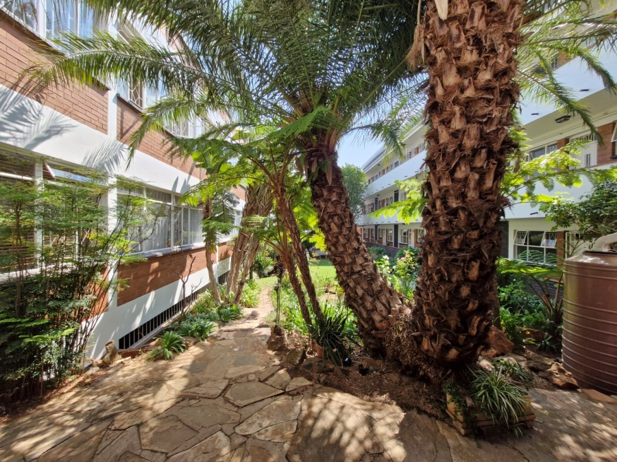 To Let 1 Bedroom Property for Rent in Rosebank Gauteng