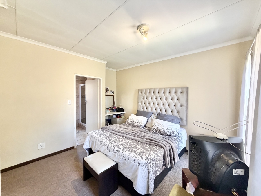 3 Bedroom Property for Sale in Amberfield Gauteng
