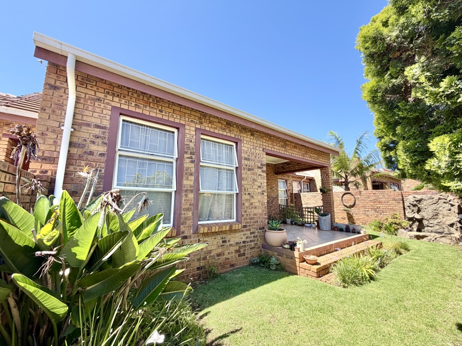 3 Bedroom Property for Sale in Amberfield Gauteng