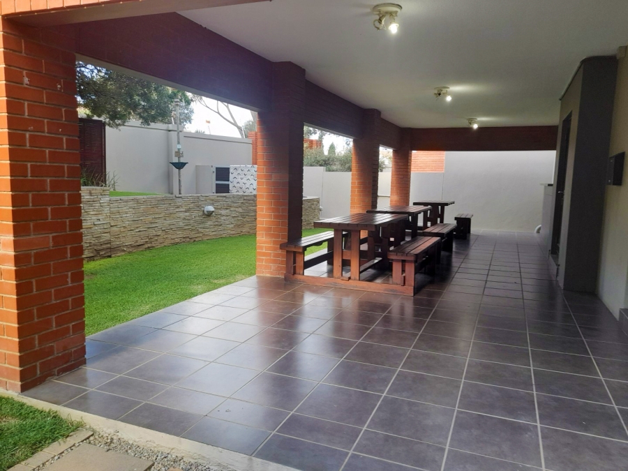 To Let 2 Bedroom Property for Rent in Lonehill Gauteng