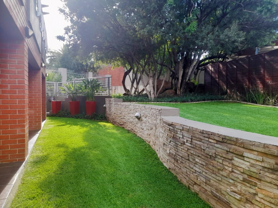 To Let 2 Bedroom Property for Rent in Lonehill Gauteng