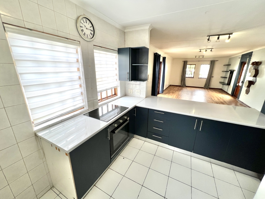 To Let 2 Bedroom Property for Rent in Halfway Gardens Gauteng