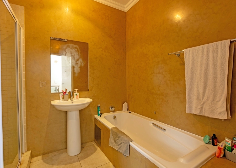 3 Bedroom Property for Sale in Waverley Gauteng