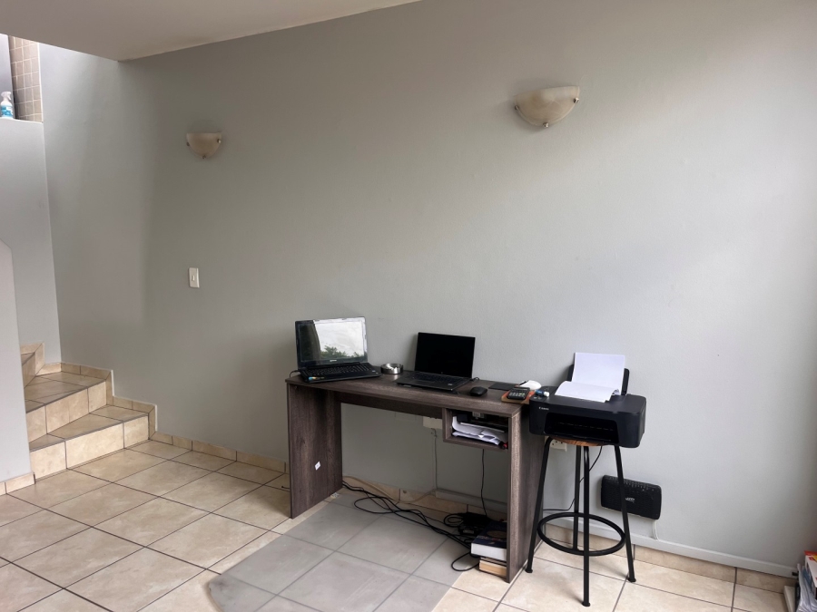 To Let 1 Bedroom Property for Rent in Norwood Gauteng