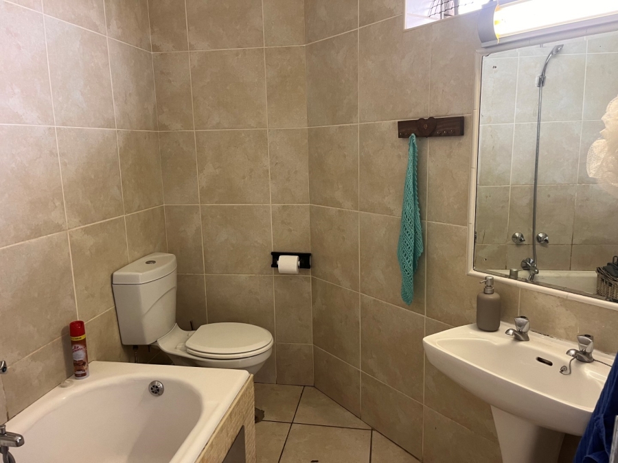 To Let 1 Bedroom Property for Rent in Norwood Gauteng