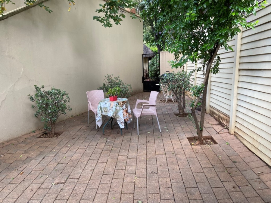 To Let 1 Bedroom Property for Rent in Linden Gauteng