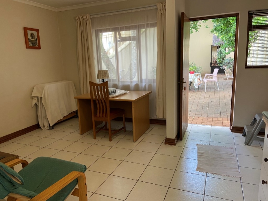 To Let 1 Bedroom Property for Rent in Linden Gauteng