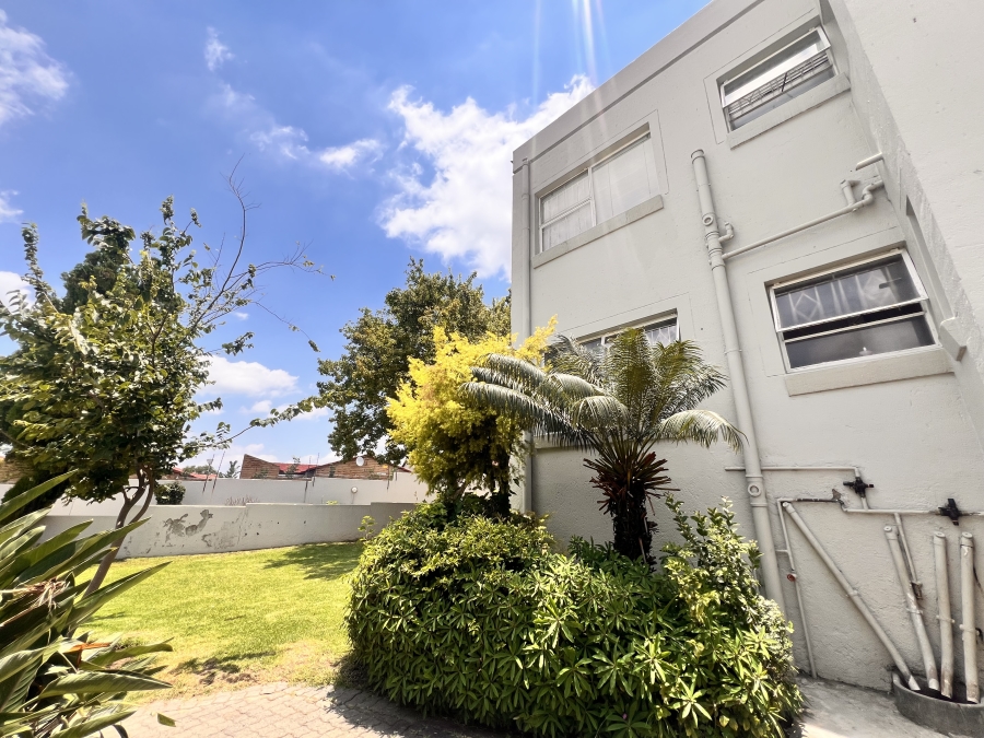 2 Bedroom Property for Sale in Vorna Valley Gauteng