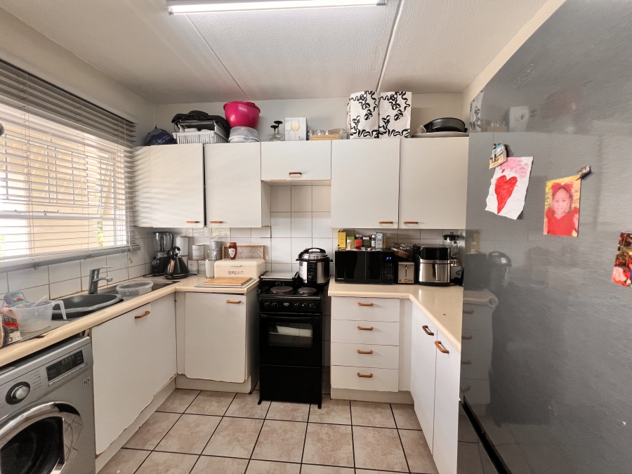 2 Bedroom Property for Sale in Vorna Valley Gauteng