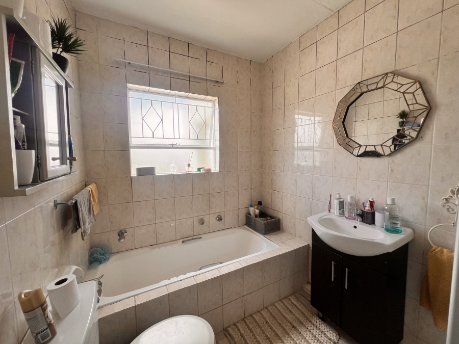 2 Bedroom Property for Sale in Vorna Valley Gauteng