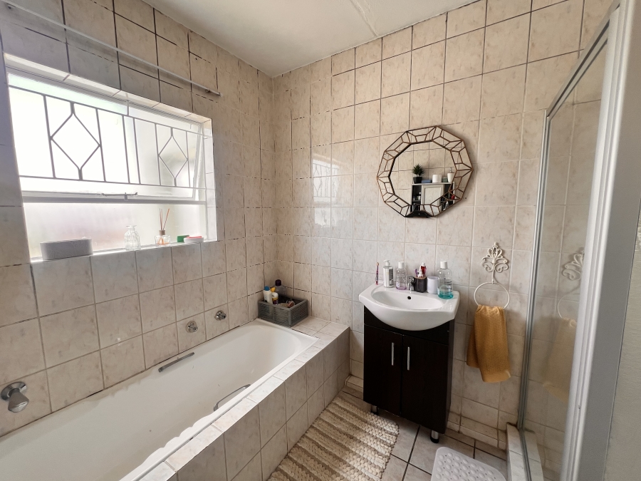 2 Bedroom Property for Sale in Vorna Valley Gauteng