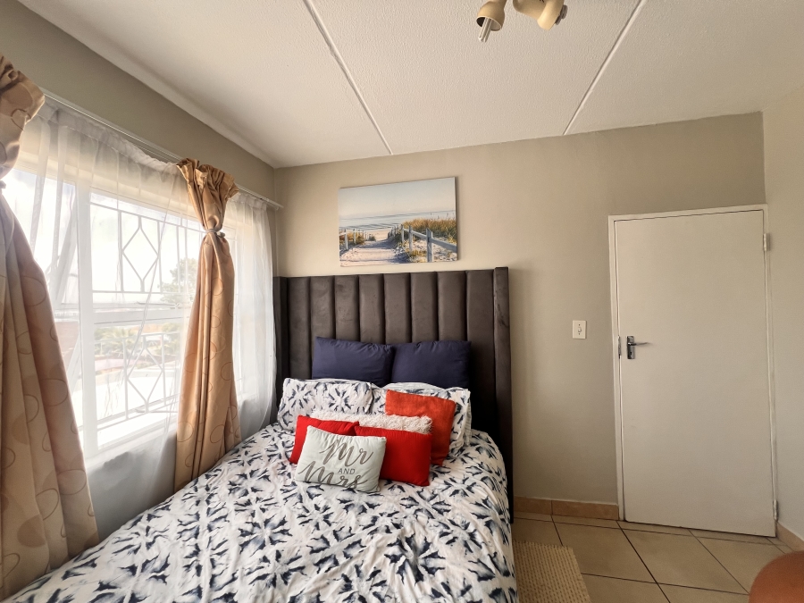 2 Bedroom Property for Sale in Vorna Valley Gauteng