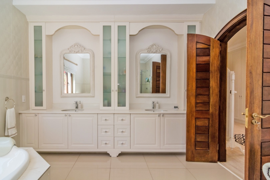 5 Bedroom Property for Sale in Bryanston Gauteng