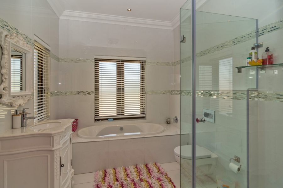 5 Bedroom Property for Sale in Bryanston Gauteng