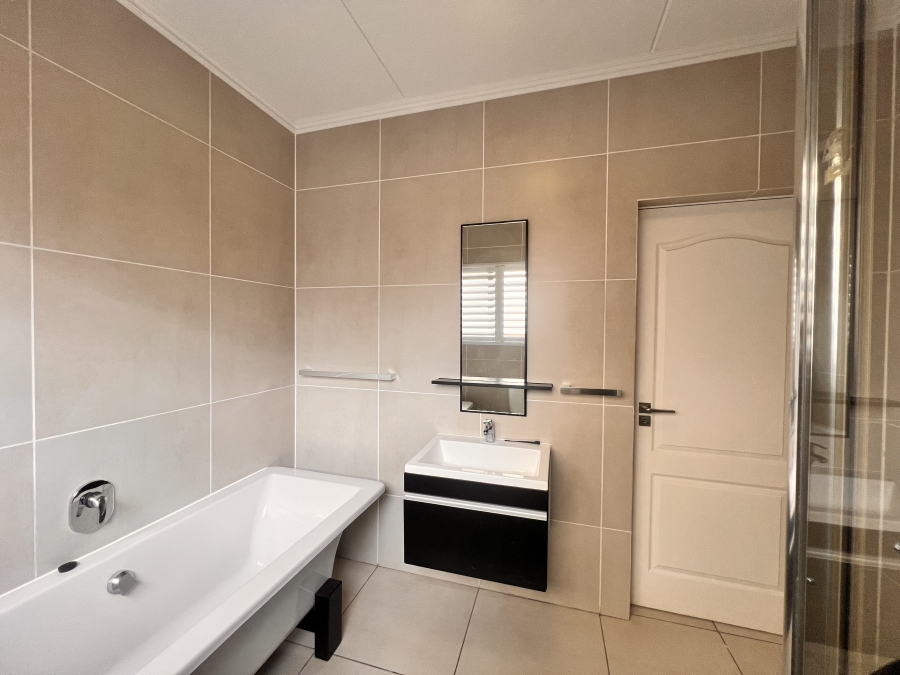 To Let 3 Bedroom Property for Rent in Kyalami Hills Gauteng