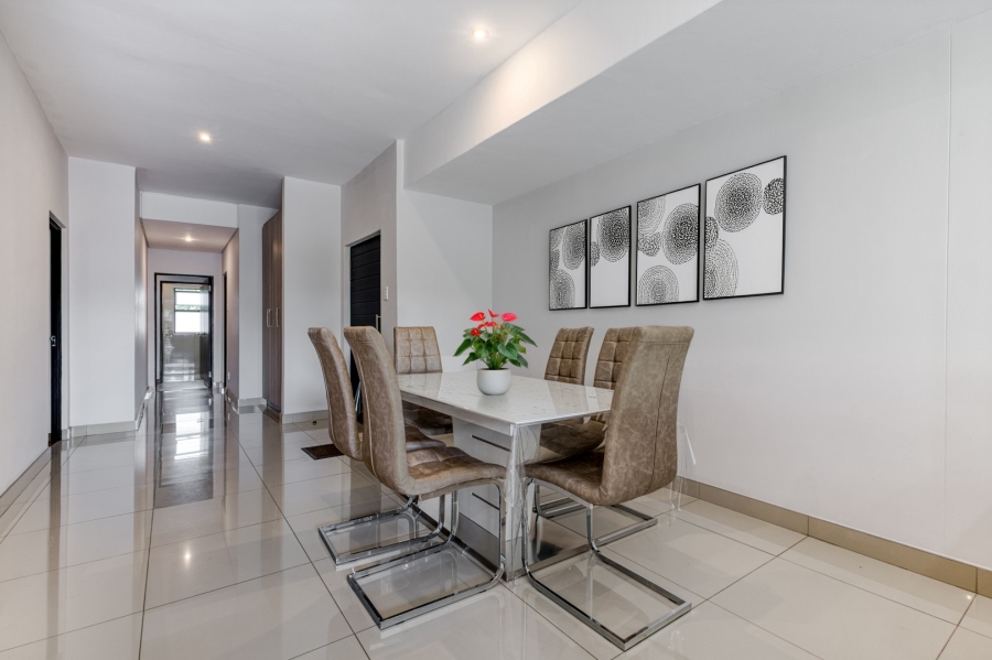 2 Bedroom Property for Sale in Saxonwold Gauteng