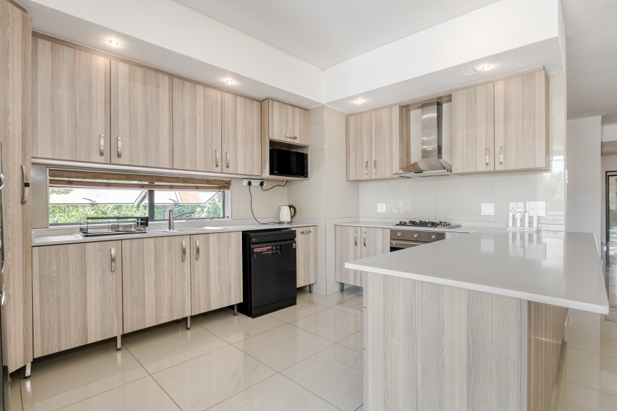 2 Bedroom Property for Sale in Saxonwold Gauteng