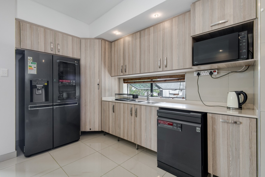 2 Bedroom Property for Sale in Saxonwold Gauteng