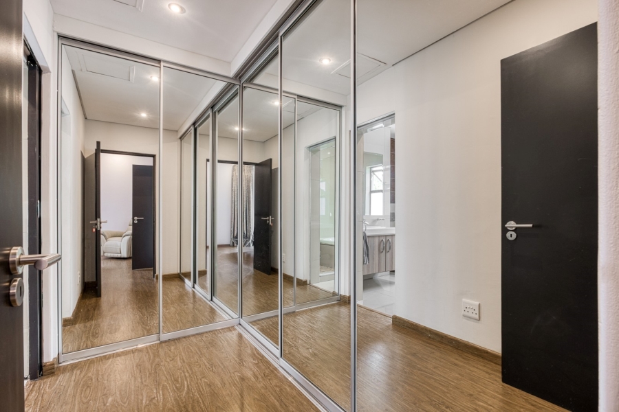 2 Bedroom Property for Sale in Saxonwold Gauteng