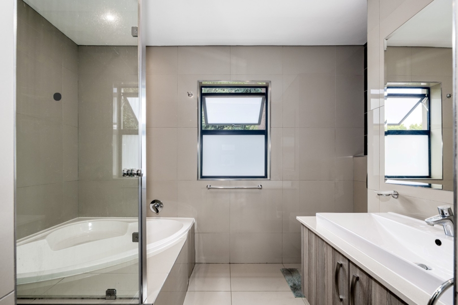 2 Bedroom Property for Sale in Saxonwold Gauteng