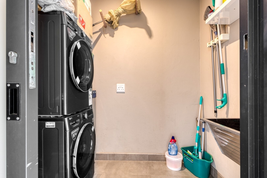 2 Bedroom Property for Sale in Saxonwold Gauteng