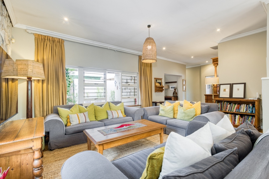 5 Bedroom Property for Sale in Linden Gauteng