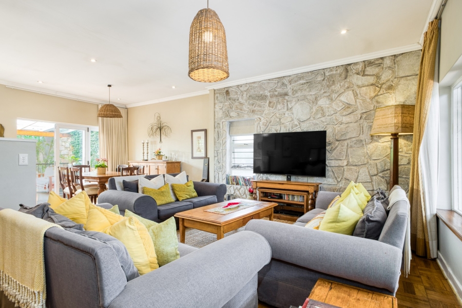 5 Bedroom Property for Sale in Linden Gauteng