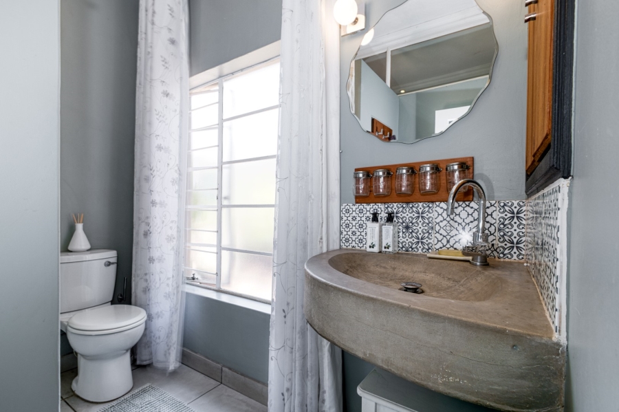 5 Bedroom Property for Sale in Linden Gauteng