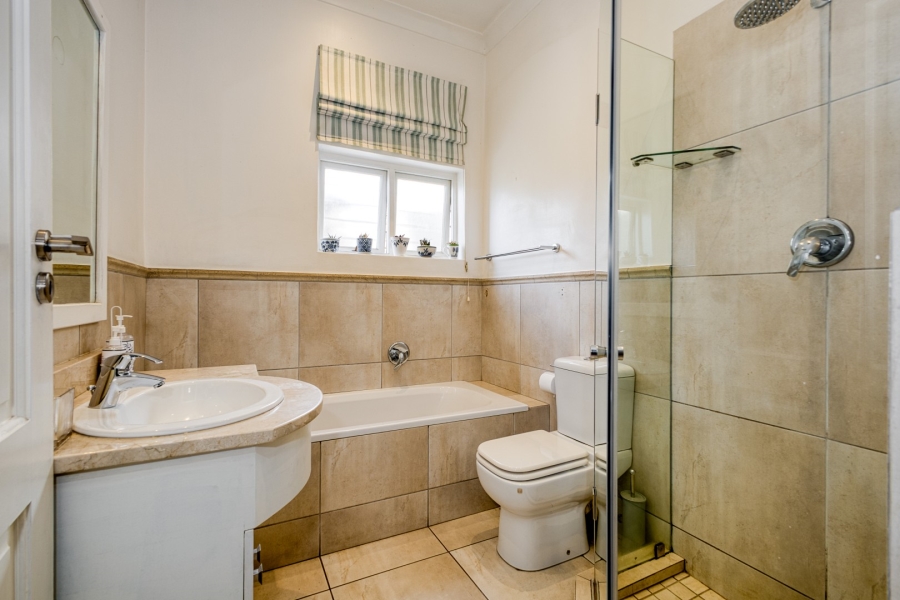 5 Bedroom Property for Sale in Linden Gauteng