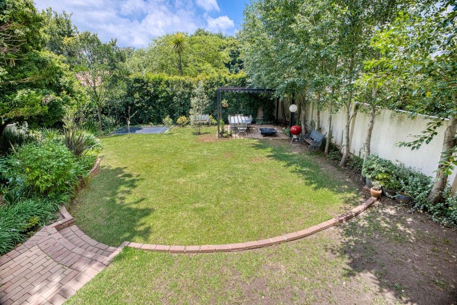 5 Bedroom Property for Sale in Linden Gauteng