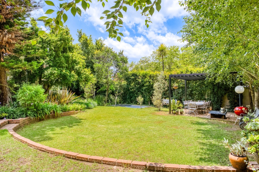 5 Bedroom Property for Sale in Linden Gauteng