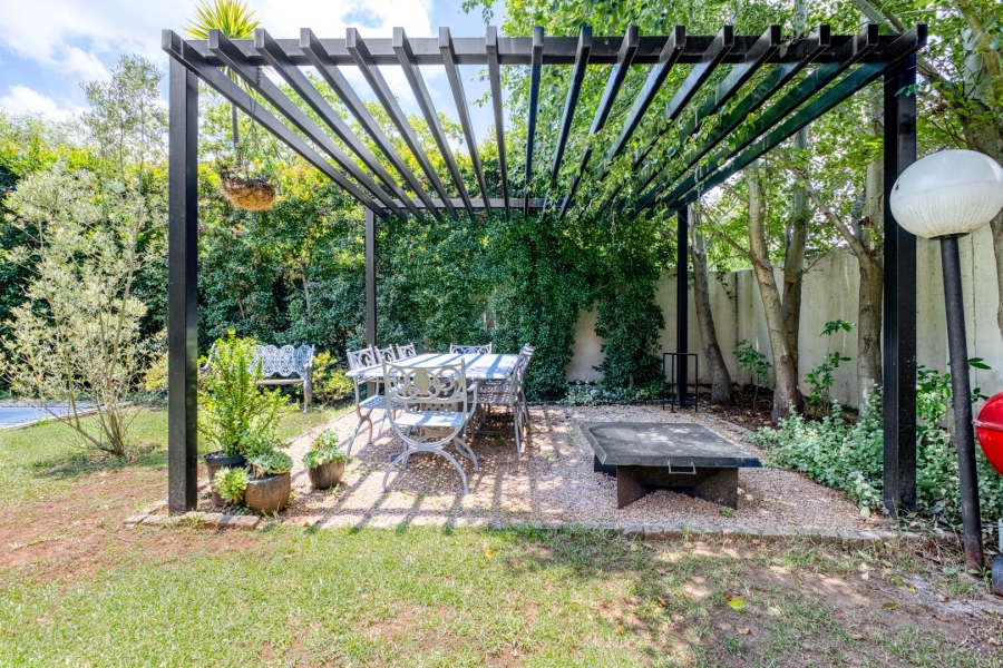 5 Bedroom Property for Sale in Linden Gauteng