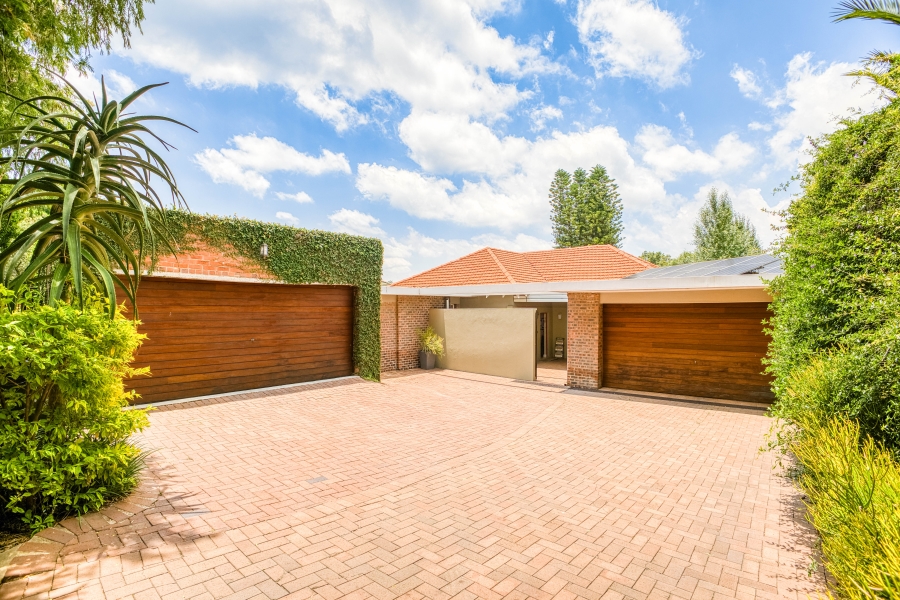 5 Bedroom Property for Sale in Linden Gauteng