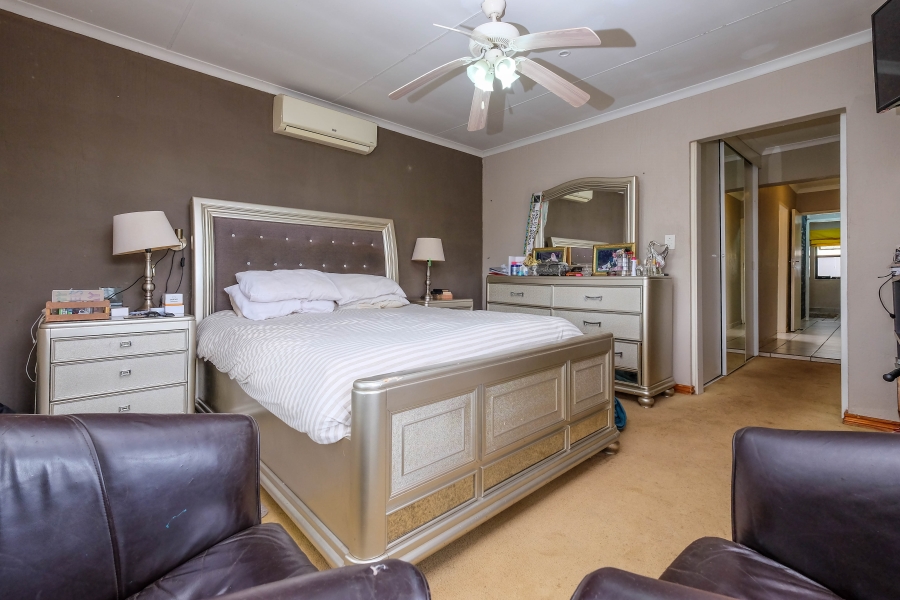 4 Bedroom Property for Sale in Rangeview Gauteng