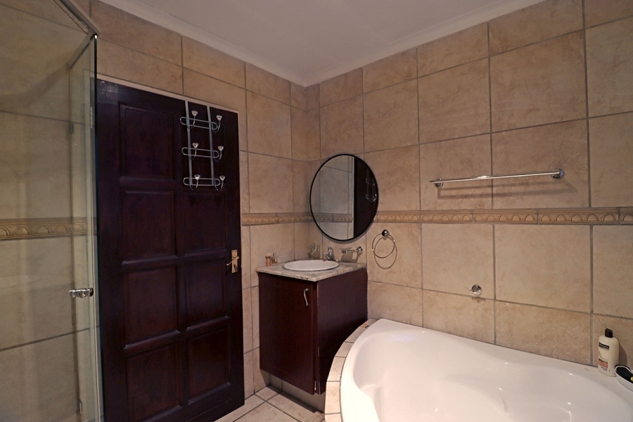 4 Bedroom Property for Sale in Klevehill Park Gauteng