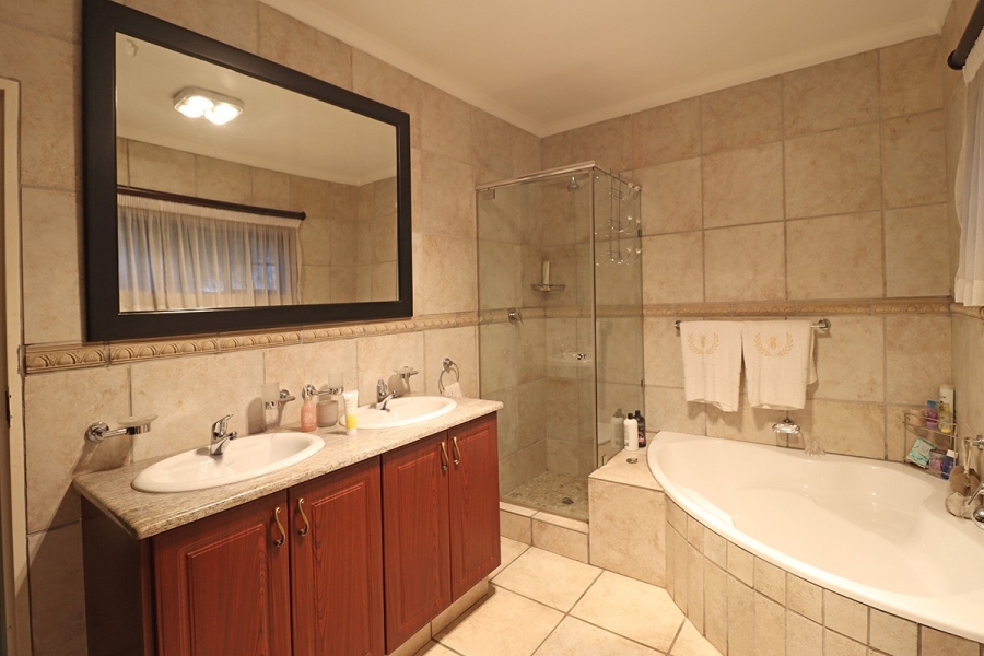 4 Bedroom Property for Sale in Klevehill Park Gauteng