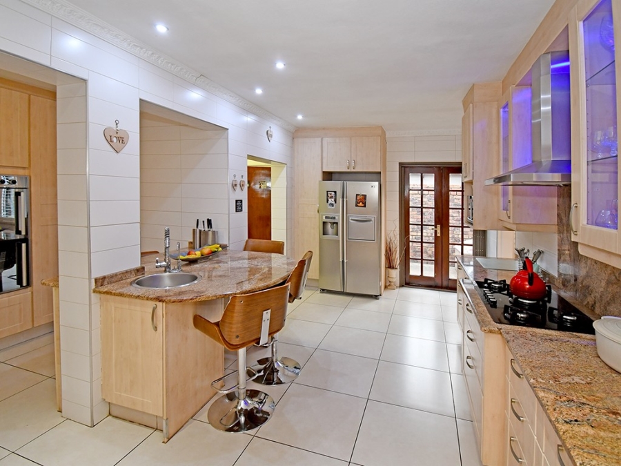 To Let 4 Bedroom Property for Rent in Bryanston Gauteng