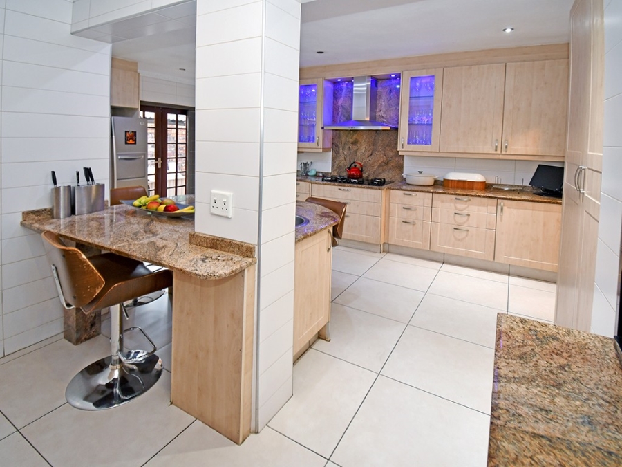 To Let 4 Bedroom Property for Rent in Bryanston Gauteng