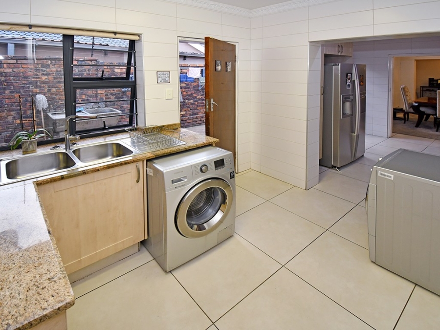 To Let 4 Bedroom Property for Rent in Bryanston Gauteng