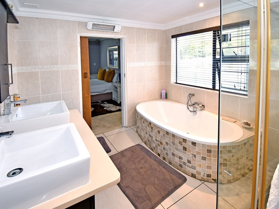 To Let 4 Bedroom Property for Rent in Bryanston Gauteng