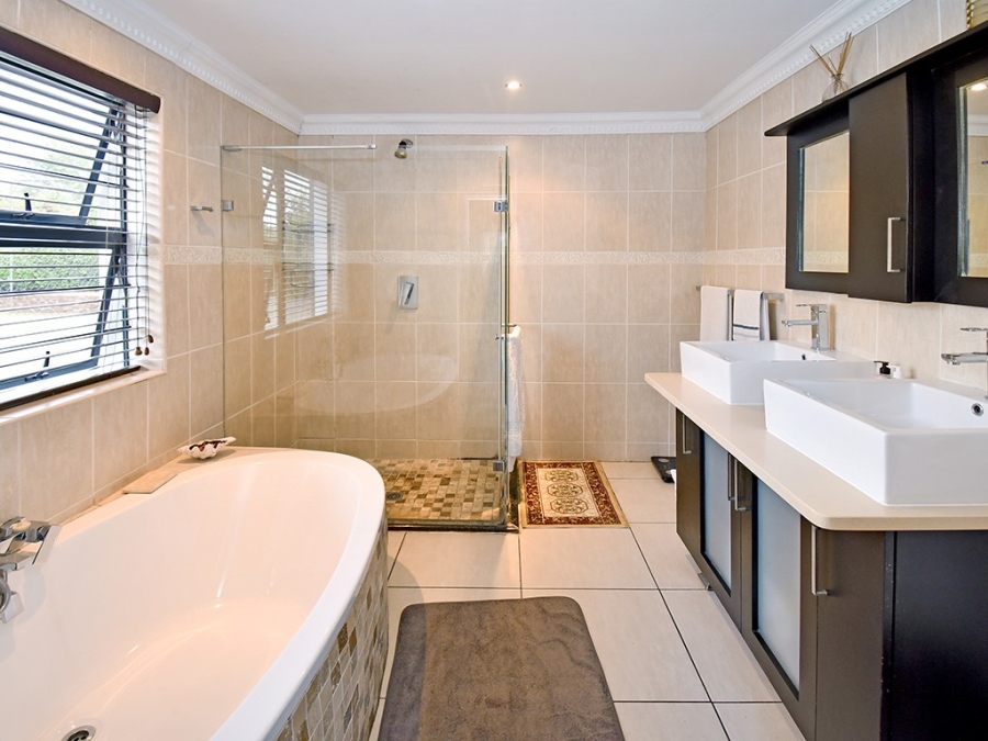 To Let 4 Bedroom Property for Rent in Bryanston Gauteng