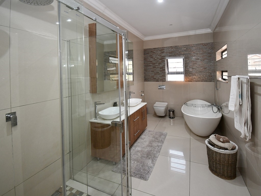 To Let 4 Bedroom Property for Rent in Bryanston Gauteng