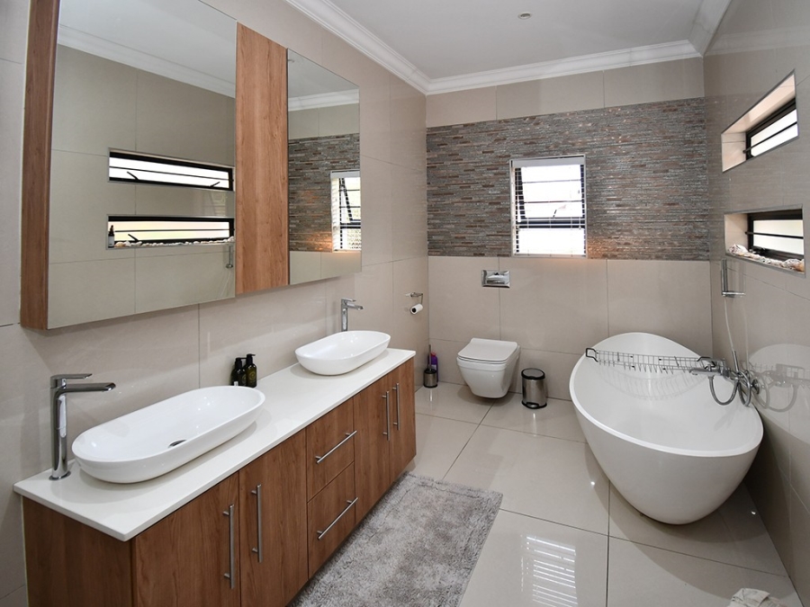 To Let 4 Bedroom Property for Rent in Bryanston Gauteng