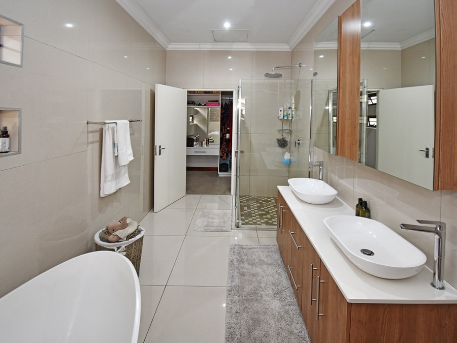 To Let 4 Bedroom Property for Rent in Bryanston Gauteng